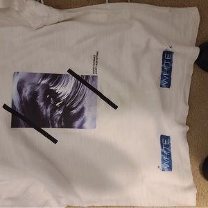 Off-white crew neck tee